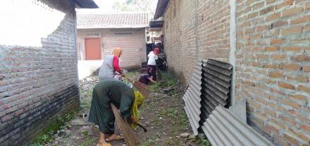 Dasawisma Dusun Jejeran Utara Kerja Bakti Membersihkan Lingkungan